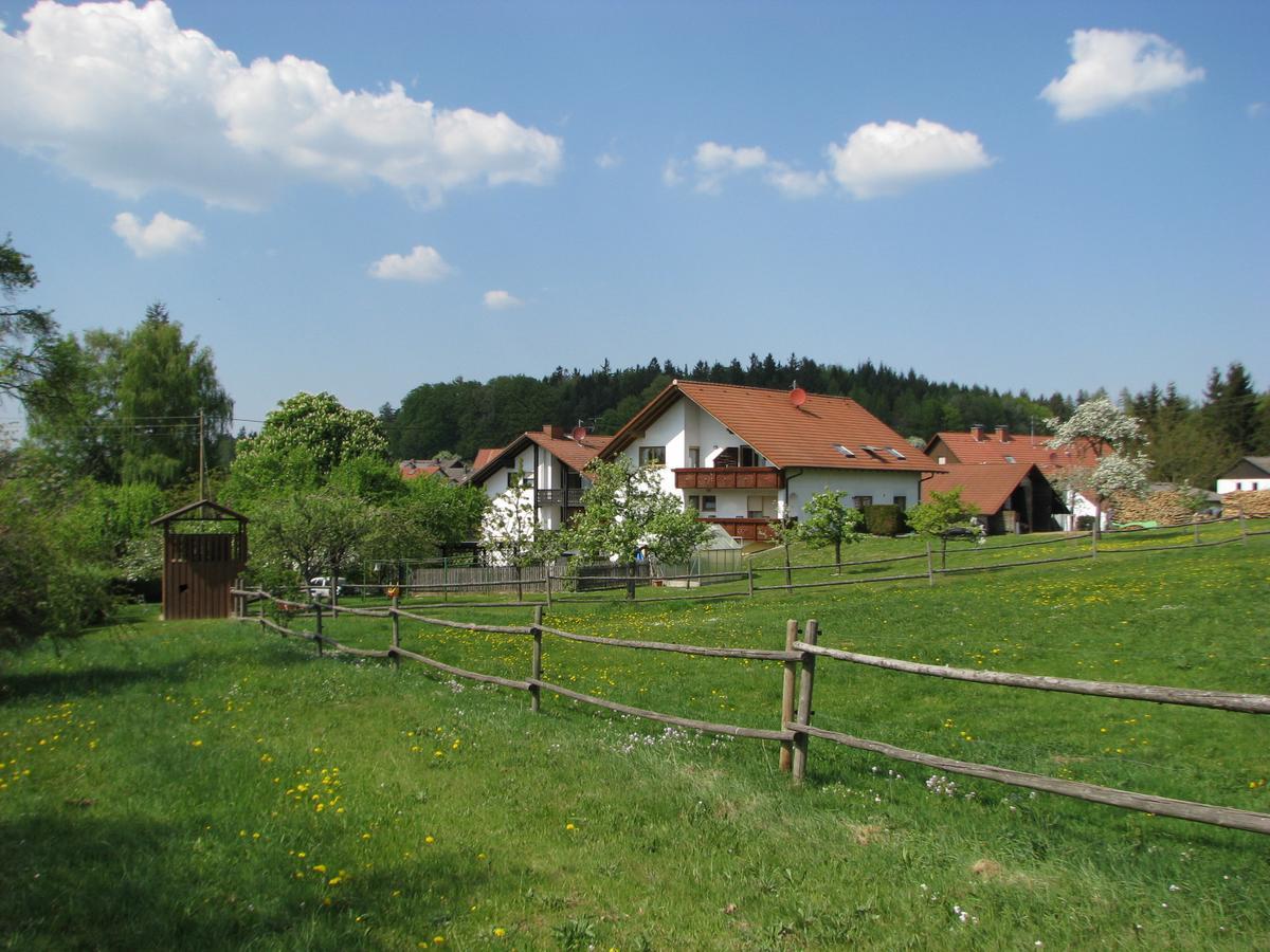 Gasthaus Und Ferienwohnungen Zum Engel Waldbrunn  Экстерьер фото